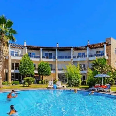 Pearl Golf Apartment